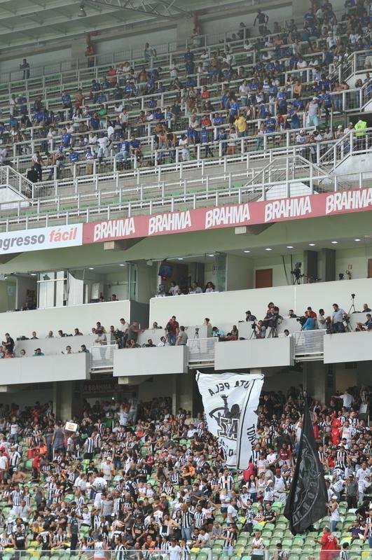 Imagens da torcida do Atltico no clssico contra o Cruzeiro, no Independncia, pelo Brasileiro 