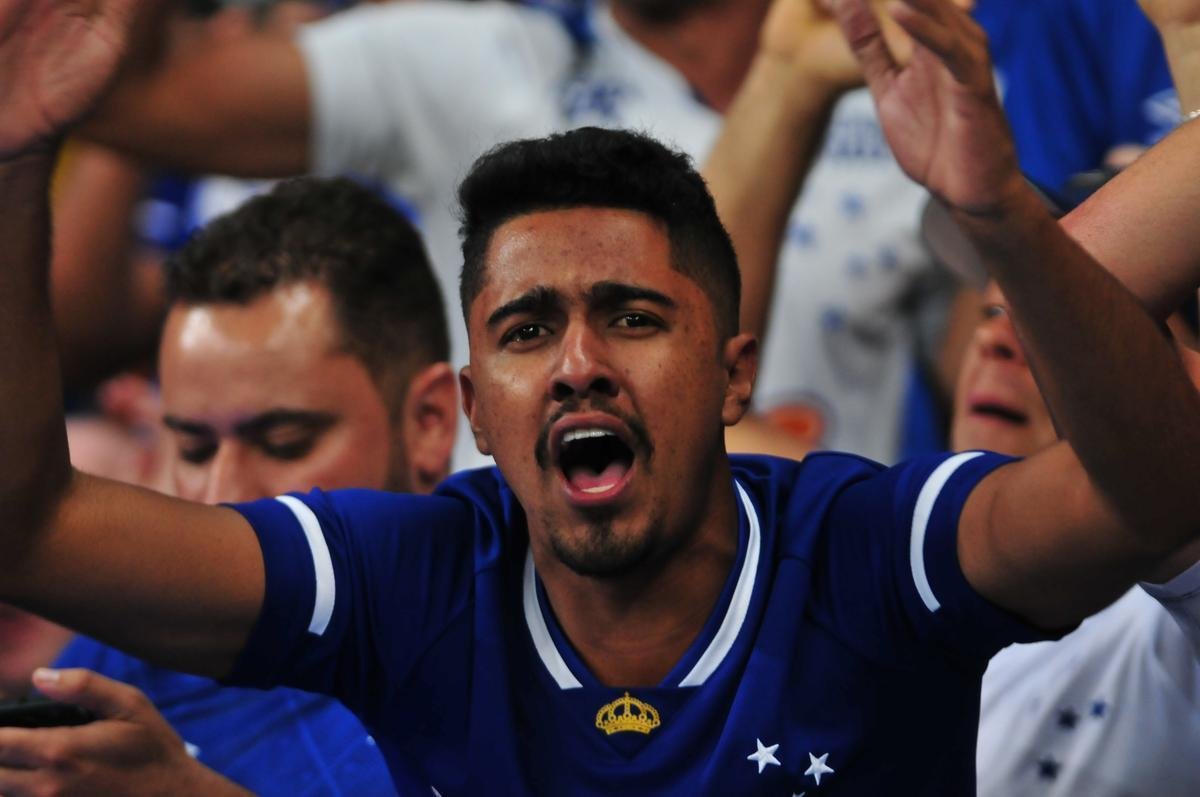Da ansiedade  festa: torcedores do Cruzeiro foram  loucura no Mineiro