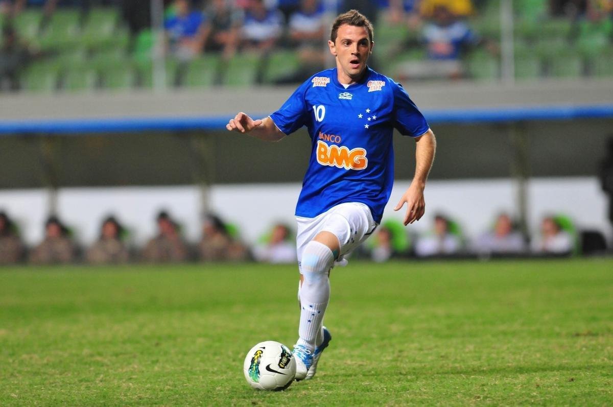 O meia argentino Montillo  o quarto estrangeiro com mais gols pelo Cruzeiro. Fez 36 gols em 122 jogos pelo clube entre 2010 e 2012.