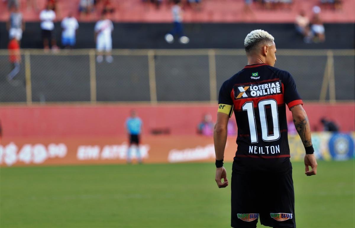 Vitória derrotou Atlético por 1 a 0, no Barradão, com gol de Léo Ceará