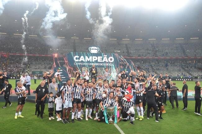Festa do Atltico no Mineiro pela conquista do tricampeonato mineiro. Galo derrotou o Cruzeiro por 3 a 1 na final nica do estadual. Gols foram de Hulk (2) e Nacho
