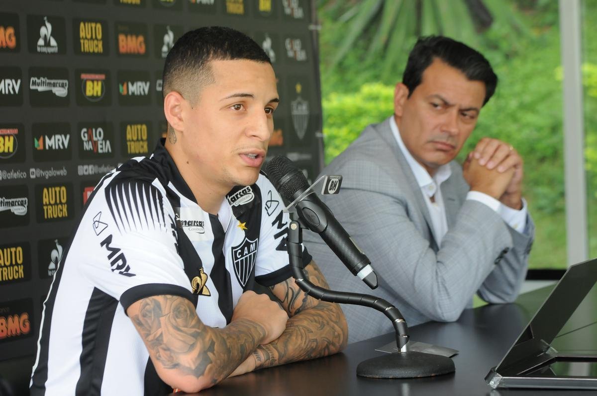Fotos da apresentao do lateral-esquerdo Guilherme Arana ao Atltico, na Cidade do Galo. Jogador de 22 anos assinou contrato de emprstimo at meados de 2021