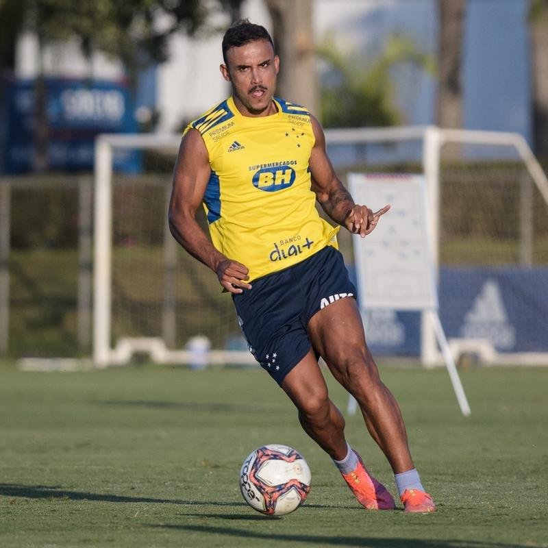 Atacante Guilherme Bissoli realizou primeiro treino com os novos companheiros de Cruzeiro nesta quarta-feira, dia 5 de maio