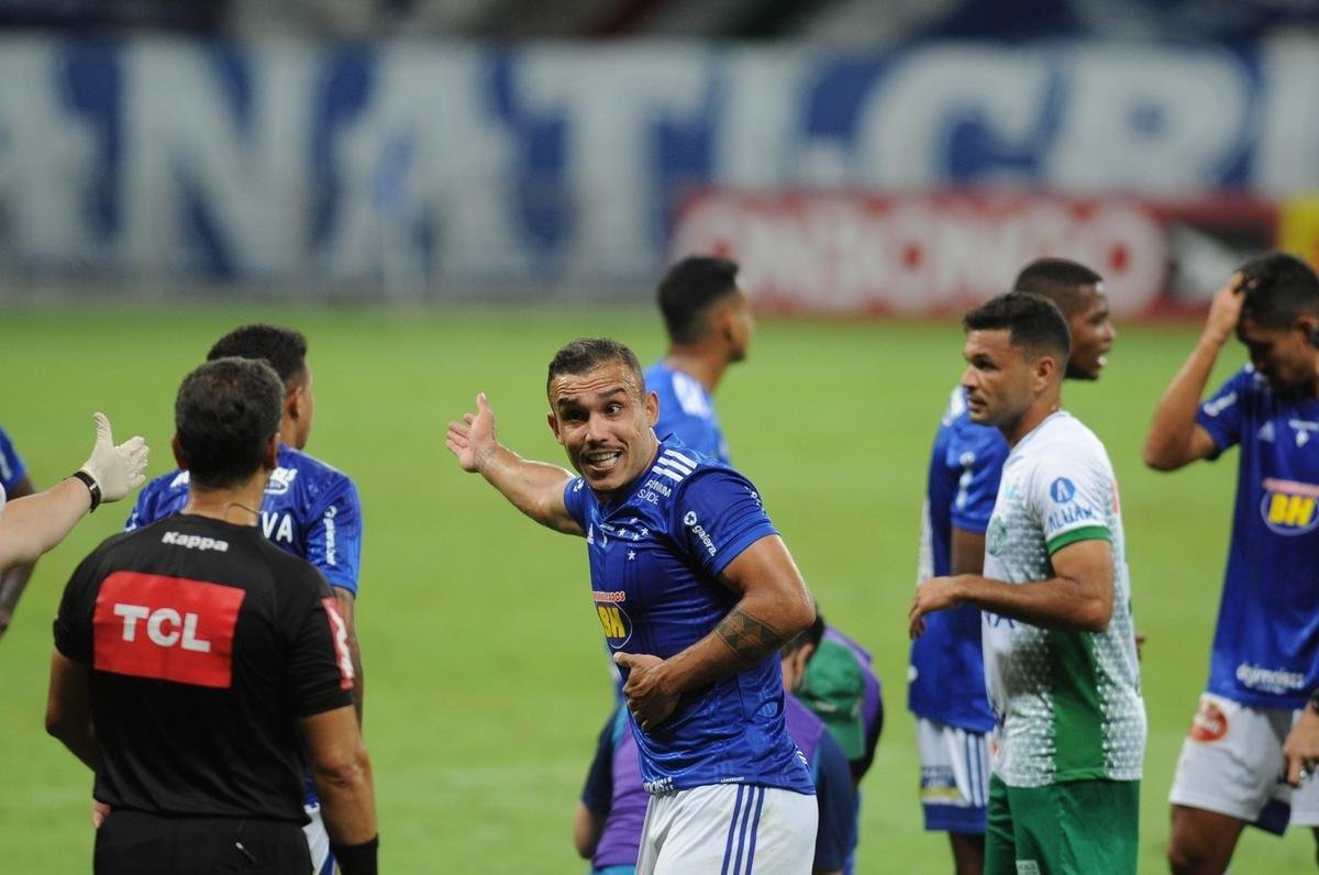 Pottker chegou ao Cruzeiro e logo no primeiro jogo marcou um dos gols do empate por 3 a 3 com o Guarani. Ele foi expulso e será desfalque do jogo contra o Figueirense, no dia 20 deste mês.