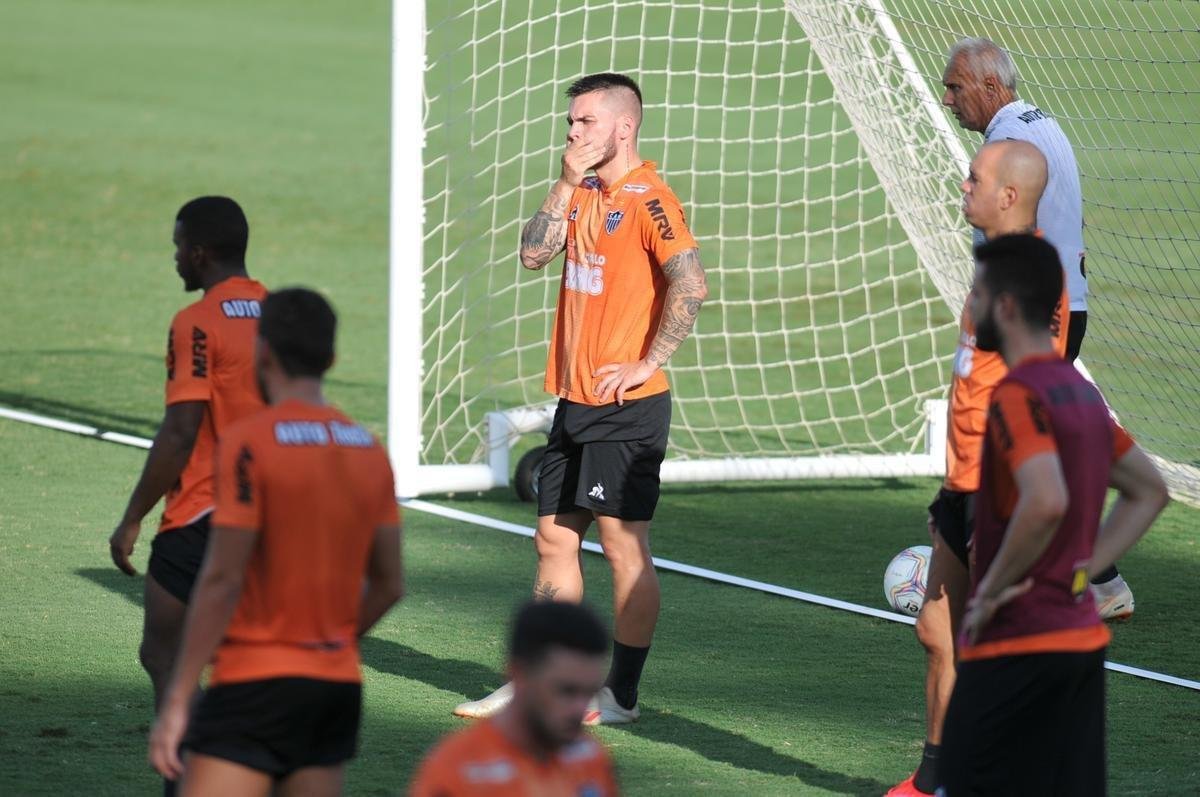 Fotos do treino do Atltico nesta quarta-feira na Cidade do Galo. Time dirigido por James Freitas se prepara para o clssico de sbado, s 19h, no Mineiro, pelo Mineiro