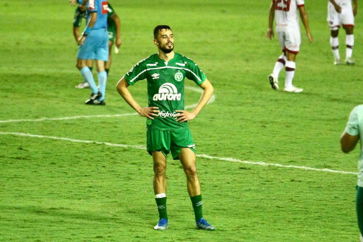 Nutico abriu o placar na segunda etapa com Kieza e quando a partida se encaminhava para mais uma vitria Timbu em seus domnios, a Chapecoense empatou aos 48 minutos do segundo tempo