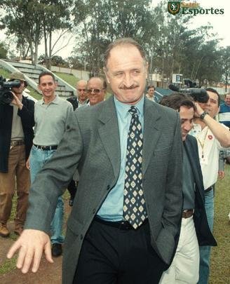 Imagens da Toca da Raposa I em 2000, ano da chegada do técnico Luiz Felipe Scolari