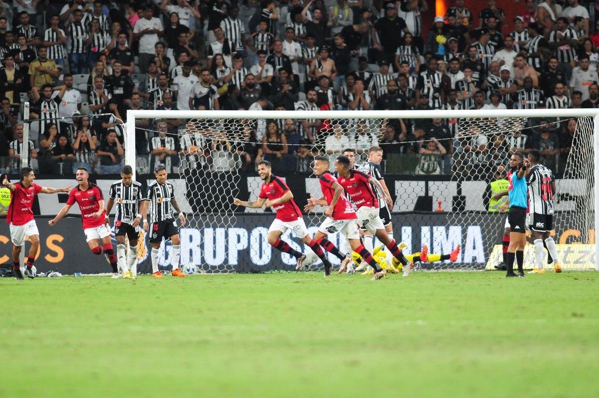 Atltico e Brasil de Pelotas-RS se enfrentaram nesta quarta-feira (12/4), no Mineiro, pela ida da terceira fase da Copa do Brasil