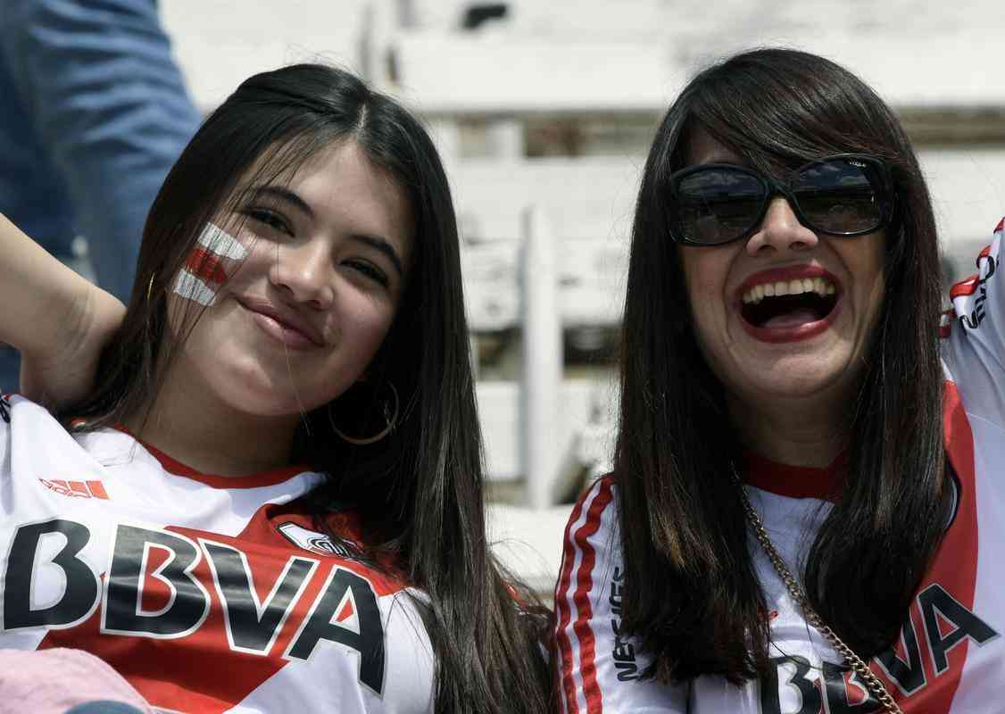 Torcedores do River Plate na final da Libertadores, contra o Boca Juniors, no Monumental de Nez
