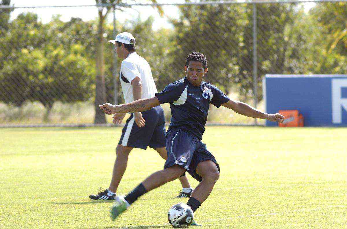 Jael (2009) - Sem chances com então técnico Adilson Batista, o atacante não entrou em campo pelo Cruzeiro. Ele permaneceu na Toca de janeiro a março de 2009
