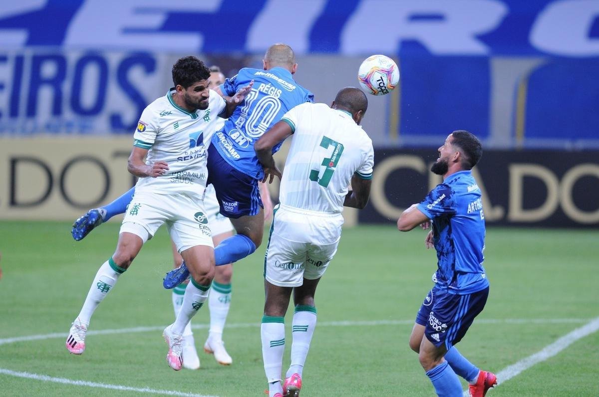 Fotos do duelo entre Cruzeiro e Amrica, pela Srie B, no Mineiro 