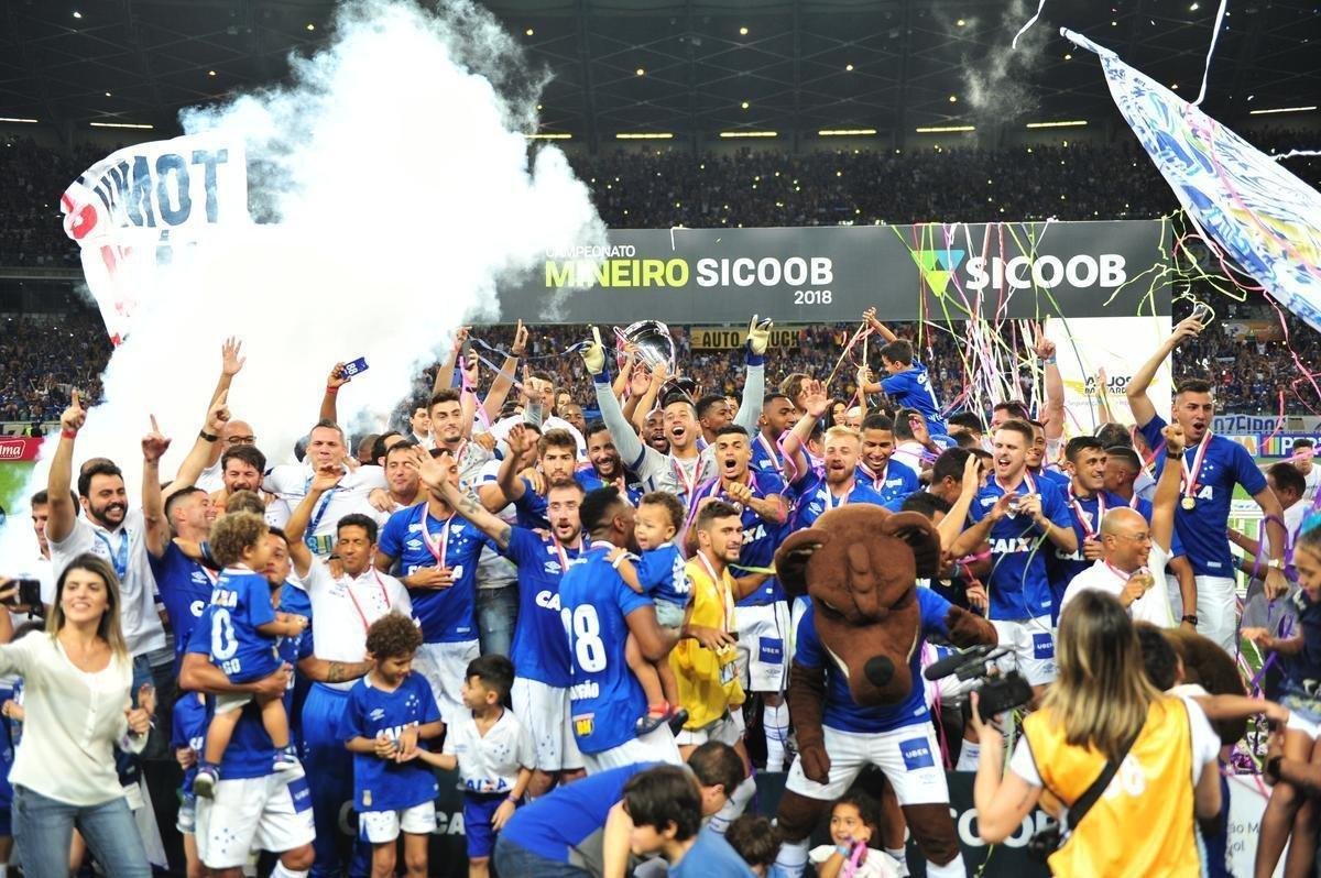 Festa do Cruzeiro com a conquista do Campeonato Mineiro sobre o Atltico