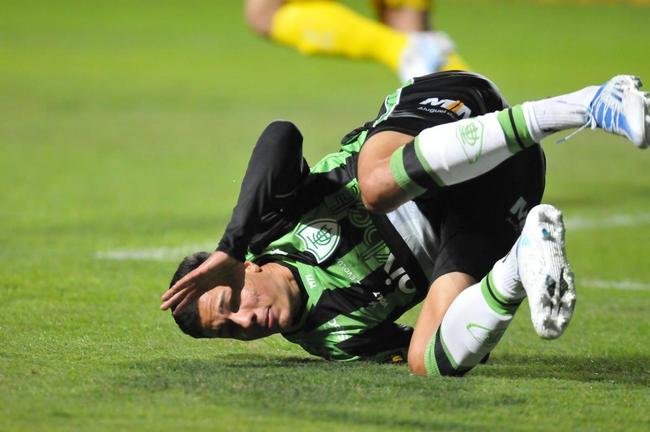 Fotos do jogo entre Amrica e Fluminense, no Independncia, em Belo Horizonte, pela 12 rodada do Campeonato Brasileiro