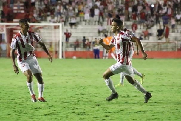 Thiago marca no empate diante do ABC nos Aflitos. Partida válida pela Série C foi a 1 a 1.