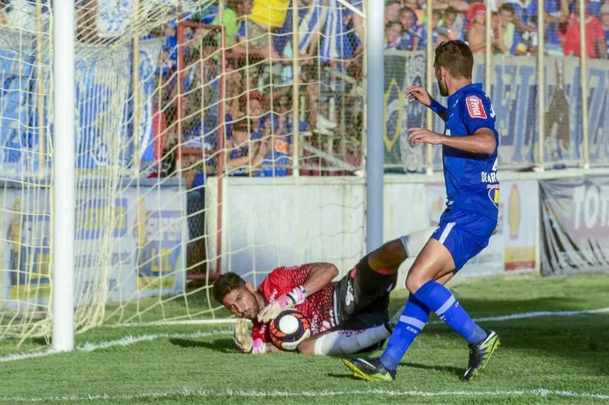 Fotos da vitria do Cruzeiro sobre o Amrica, em Tefilo Otoni, pelo Campeonato Mineiro