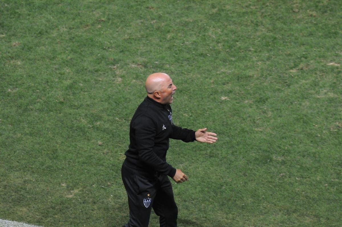 As reaes dos tcnicos Lisca, do Amrica, e Jorge Sampaoli, do Atltico, no clssico de volta da semifinal do Campeonato Mineiro