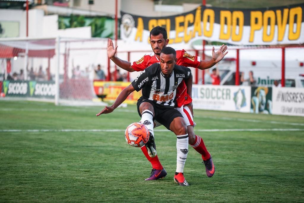 Veja imagens do jogo entre Tombense e Atltico