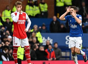 Líder isolado do Campeonato Inglês, Gunners perderam fora de casa para a equipe de Liverpool, que deixou a zona de rebaixamento