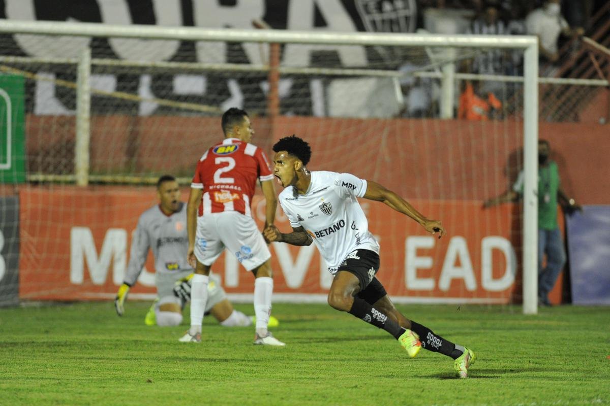 Dylan marcou o gol de empate do Atltico diante do Villa Nova