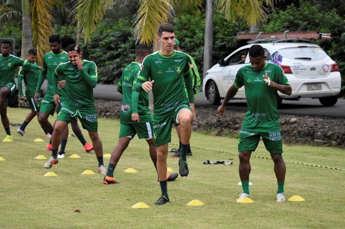 Imagens do treino do Amrica em Cricima, para duelo pela Copa do Brasil