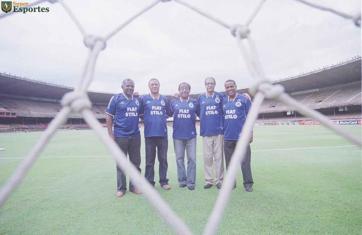 Z Carlos, Hilton Oliveira, Dirceu Lopes, Evaldo e Neco em reportagem do Estado de Minas/Superesportes no Mineiro