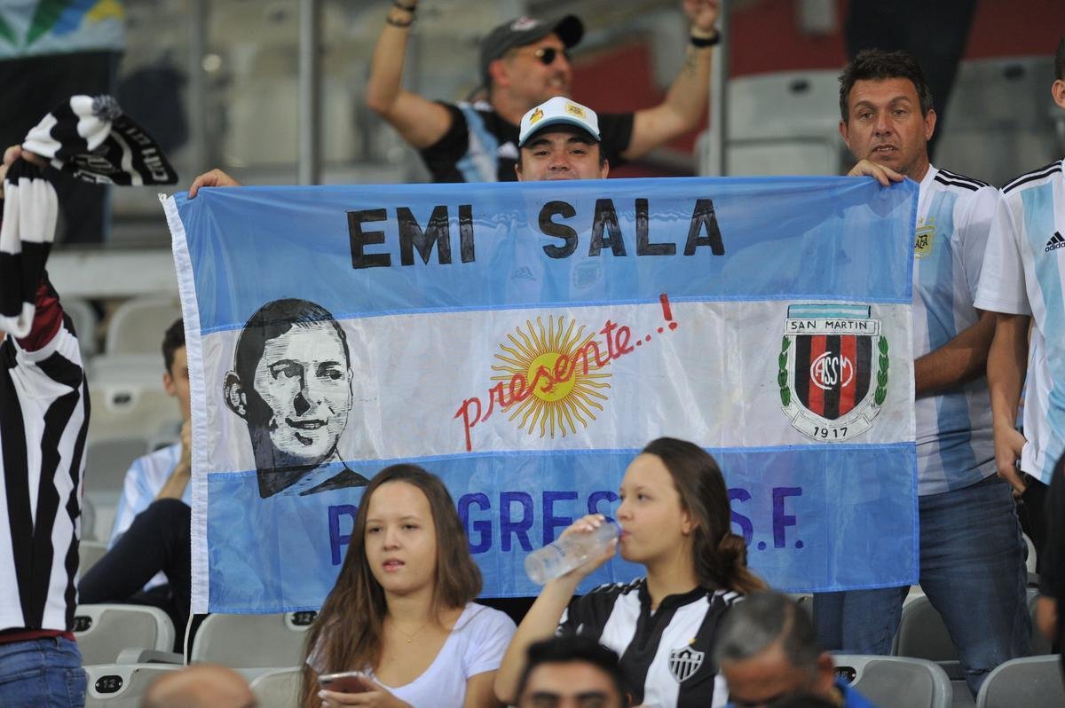 Torcedores na partida entre Argentina e Paraguai, no Mineiro, pela Copa Amrica