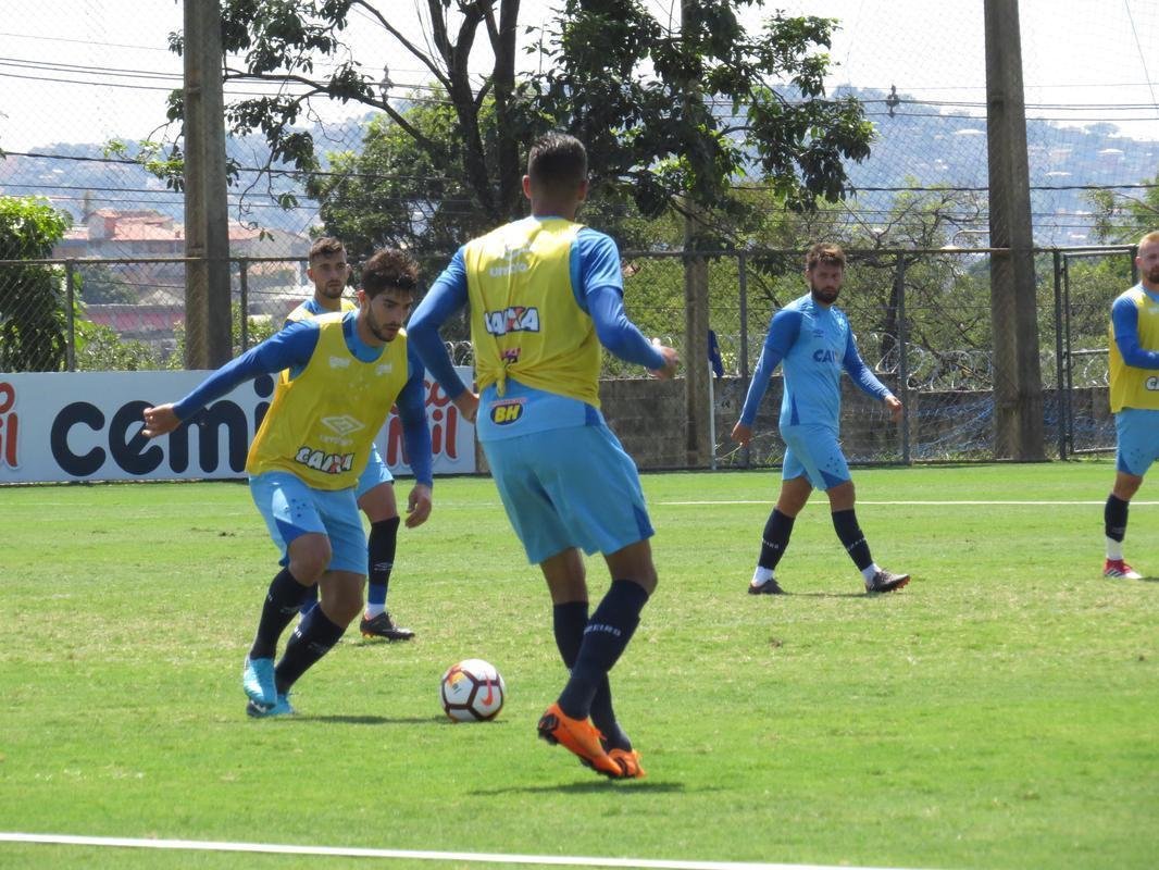 Fotos do treino do Cruzeiro nesta segunda-feira (02/04)