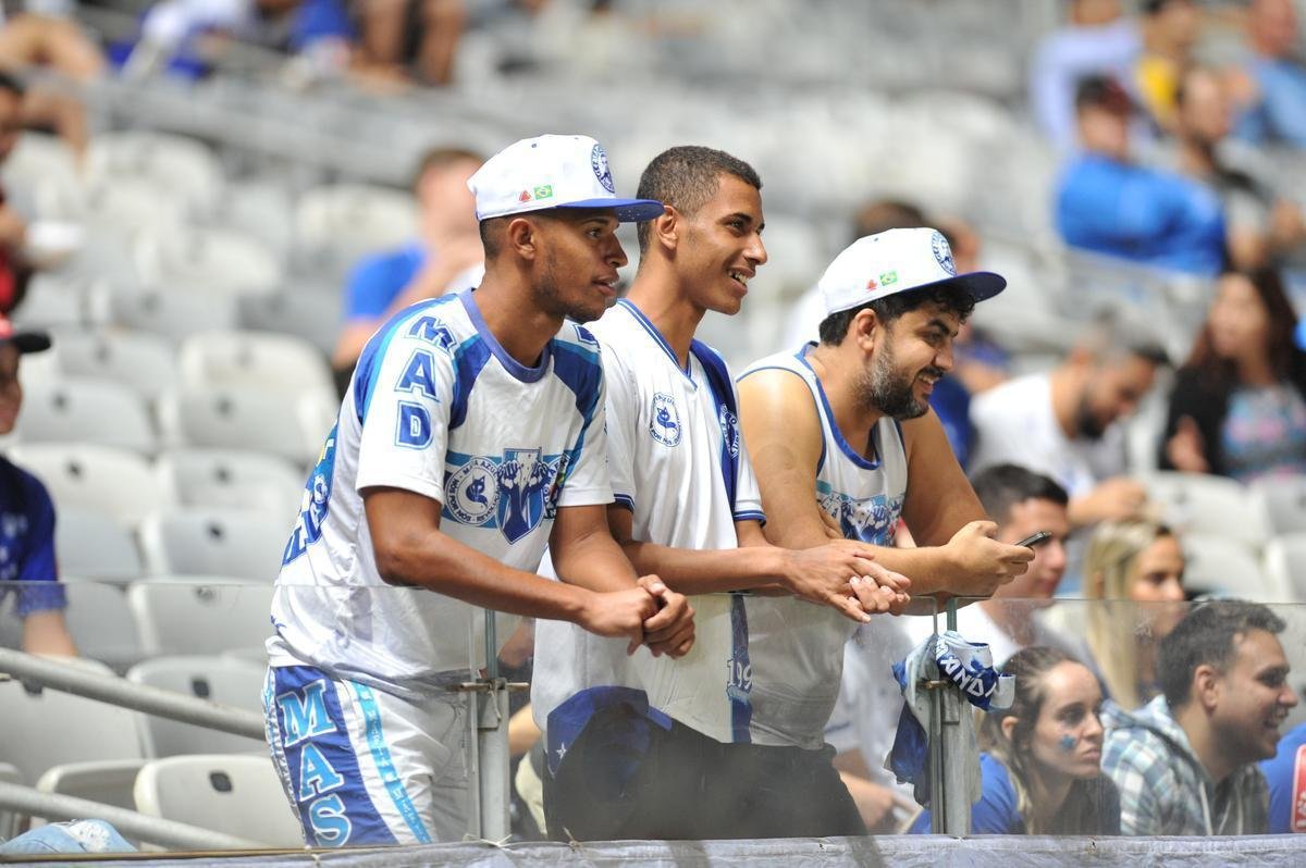 Torcida cruzeirense na partida contra o Atltico-PR, no Mineiro, pelas oitavas de final da Copa do Brasil