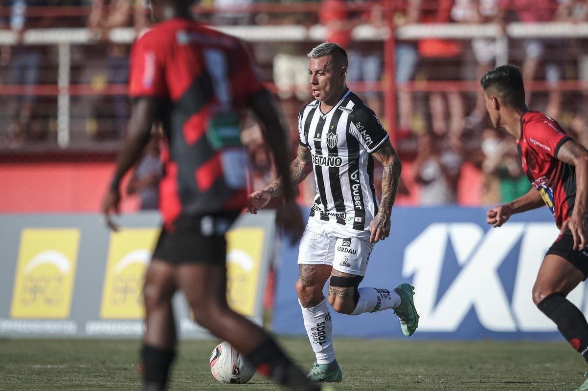Fotos do jogo entre Pouso Alegre e Atltico, pelo Mineiro