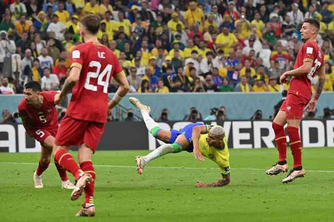 Com dois gols, Richarlison é eleito melhor em campo em Brasil x
