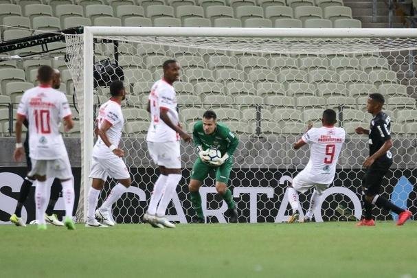 Veja imagens do empate entre Ferroviário-CE e Atlético no Castelão