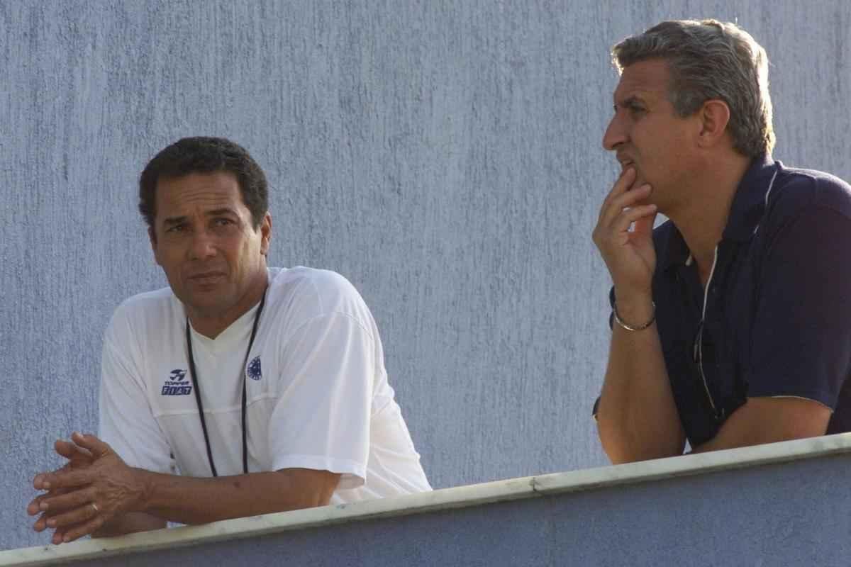 21/10/2002 O tcnico de futebol do Cruzeiro, Vanderlei Luxemburgo, e o diretor de futebol, Eduardo Maluf, na Toca da Raposa II, em Belo Horizonte