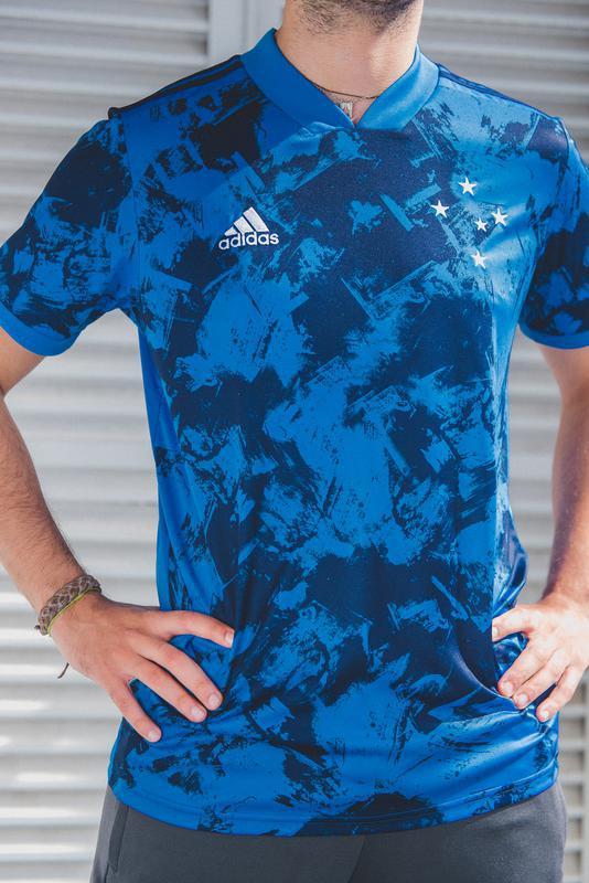 Fotos da nova camisa 3 do Cruzeiro, produzida pela Adidas