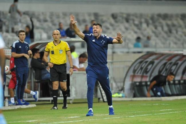 Fotos do jogo entre Cruzeiro e Londrina, no Mineiro, em Belo Horizonte, pela quarta rodada da Srie B do Brasileiro