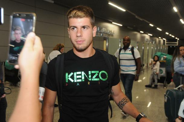 Meia argentino Toms Andrade, de 21 anos, vindo do River Plate, chegou a BH para defender o Atltico