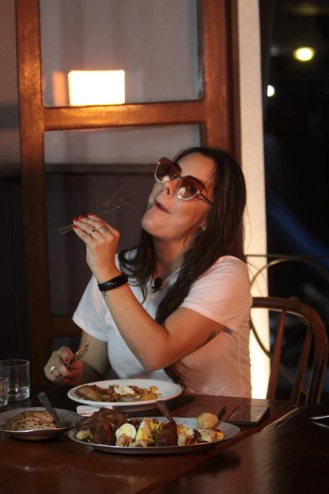 Na primeira vez de Larissa Riquelme em Belo Horizonte, levamos a modelo e apresentadora paraguaia para um verdadeiro banquete de pratos tpicos da culinria mineira. E ela adorou!