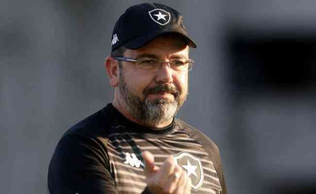 Presidente do Botafogo garante a permanncia do tcnico Enderson Moreira para 2022