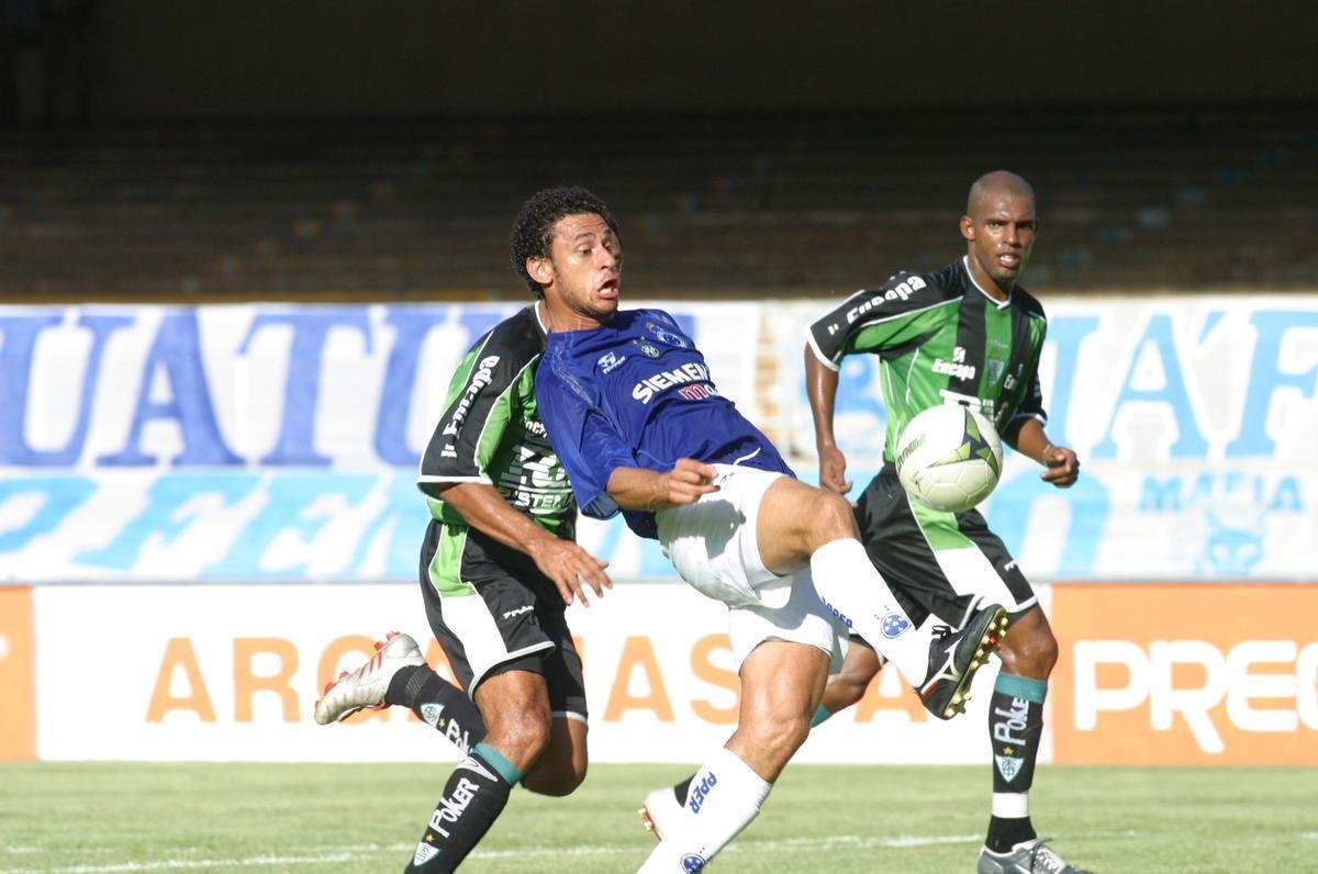 Fred em ao pelo Cruzeiro entre 2004 e 2005