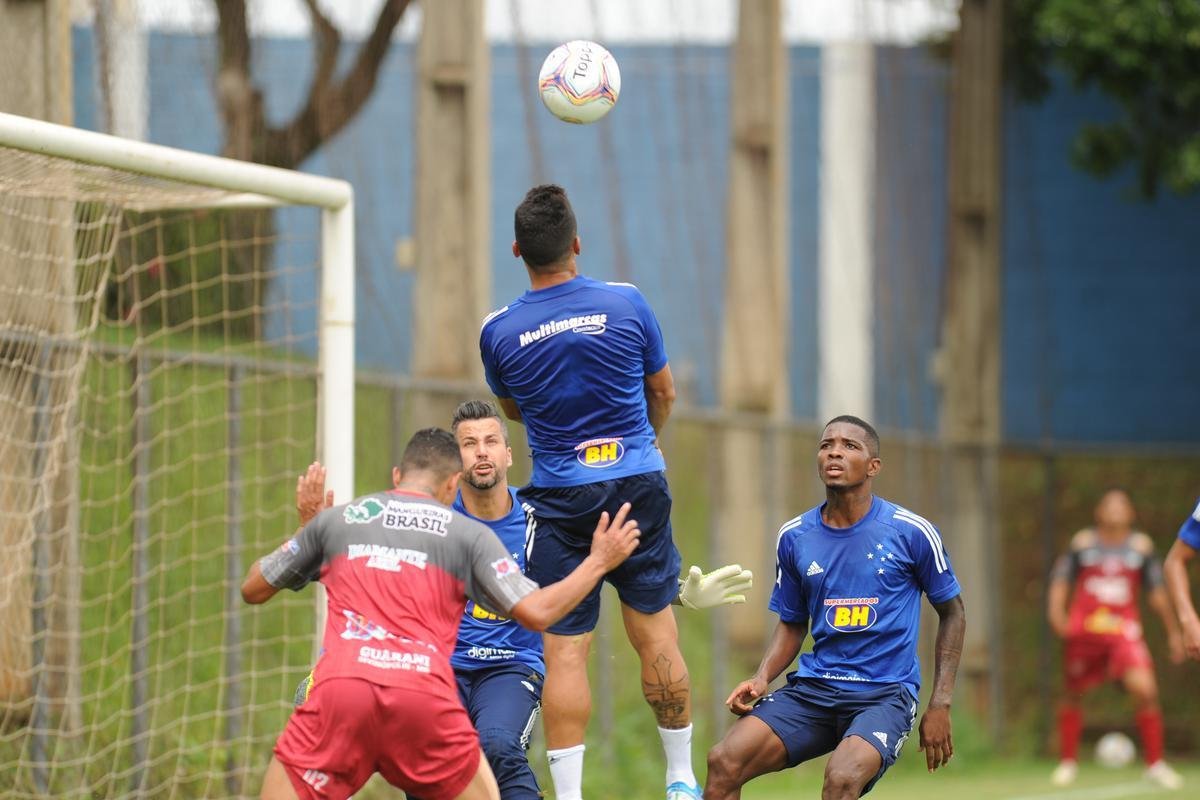 Cruzeiro e Guarani de Divinpolis se enfrentam em jogo-treino neste sbado na Toca II