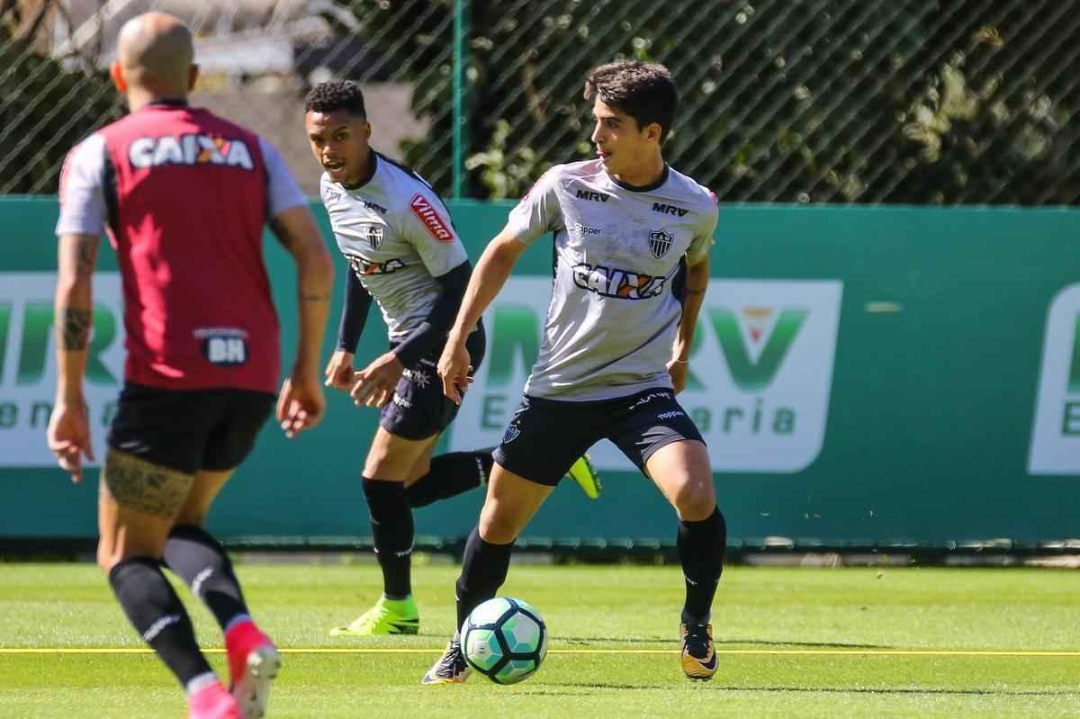 No treinamento desta sexta-feira, Rogrio Micale comandou uma atividade em campo reduzido de ataque contra defesa