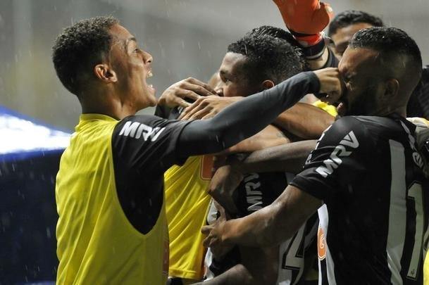 Em noite chuvosa no Independncia, reservas do Atltico batem o Tupi por 2 a 0