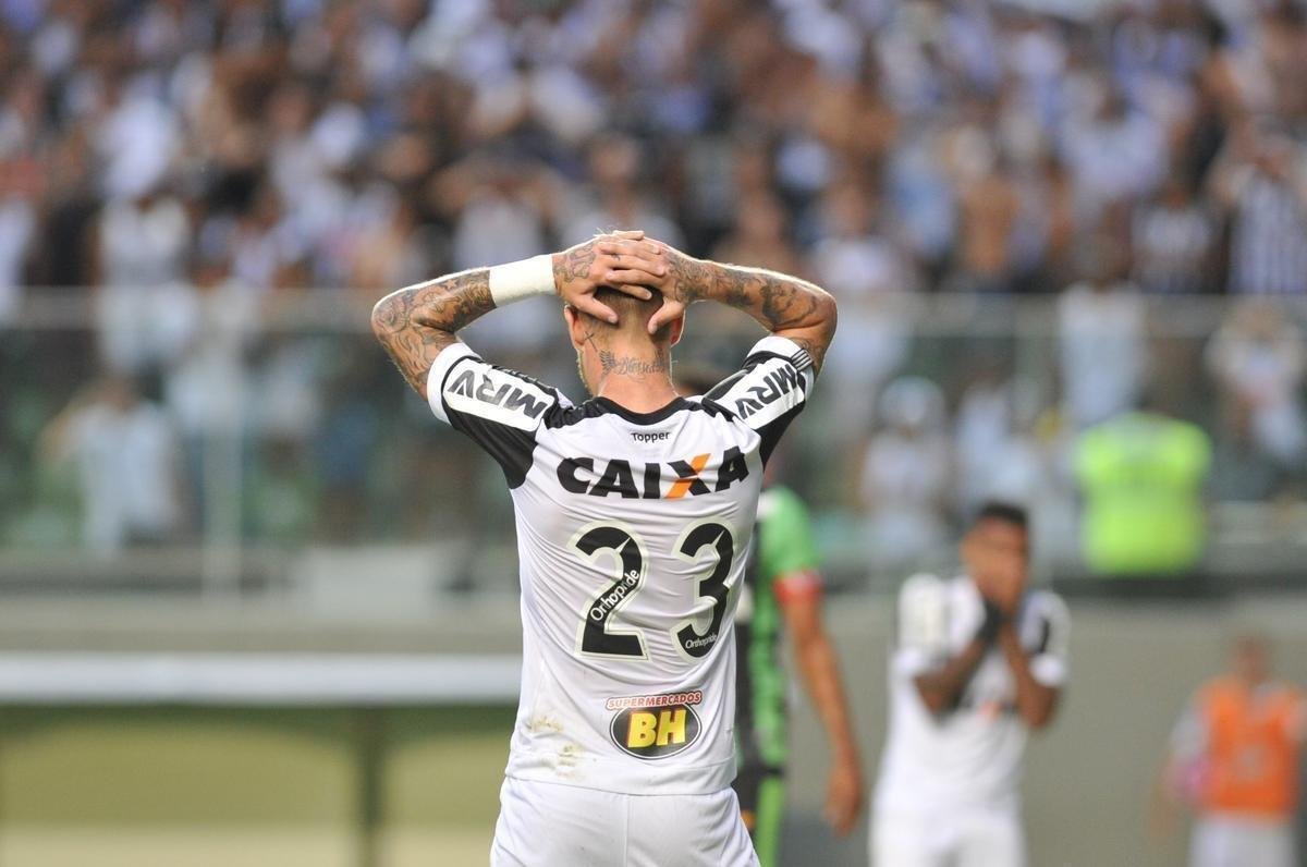 Depois de lances polmicos, Atltico confirmou vitria com gols de Rger Guedes e Ricardo Oliveira