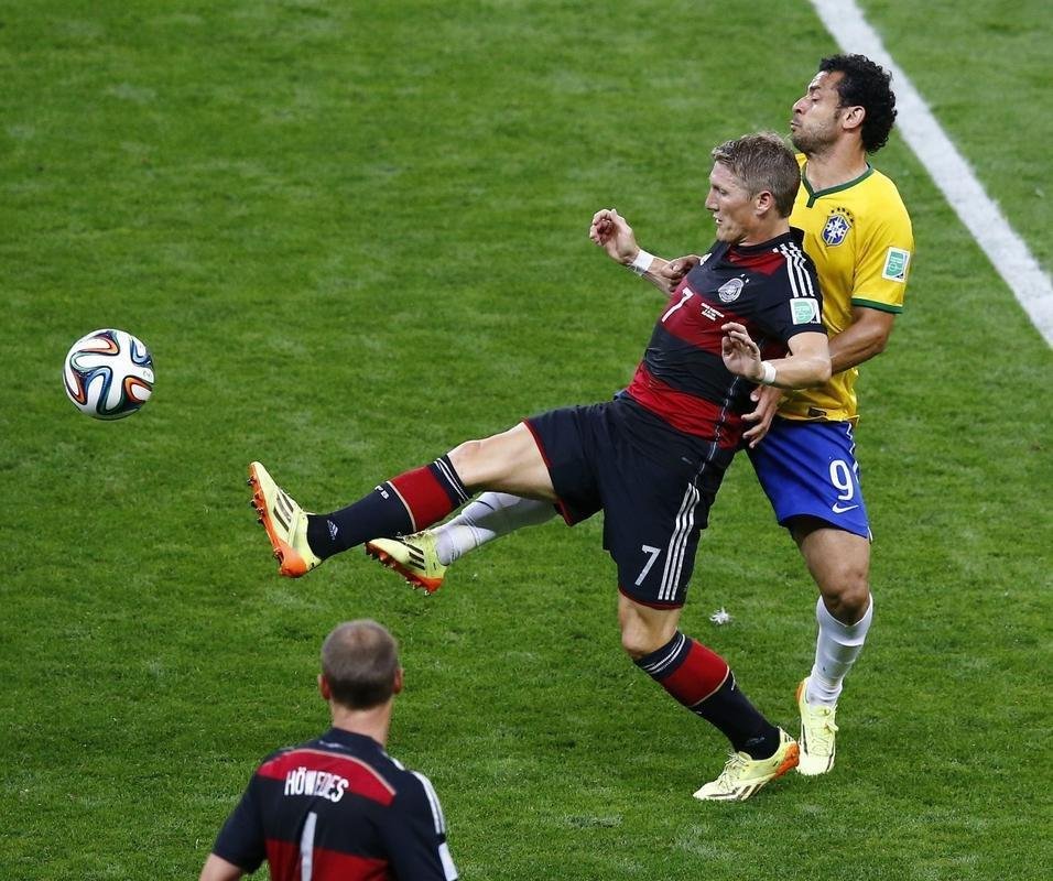 Centroavante Fred em ao na derrota do Brasil por 7 a 1 para a Alemanha, na semifinal da Copa do Mundo de 2014, no Mineiro. Jogador tambm disputou o Mundial de 2006, na prpria Alemanha.