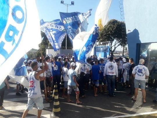 Torcida viu minutos iniciais do treino desta quinta-feira