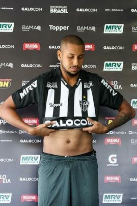 Imagens da apresentao de Jair no Atltico