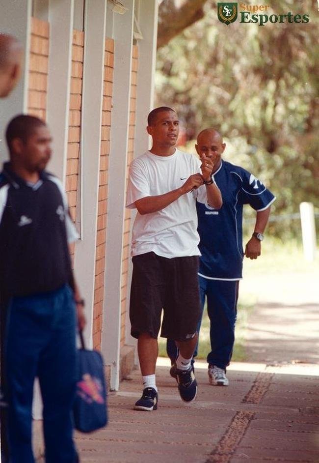Imagens da Toca da Raposa I em 2000, ano da chegada do tcnico Luiz Felipe Scolari