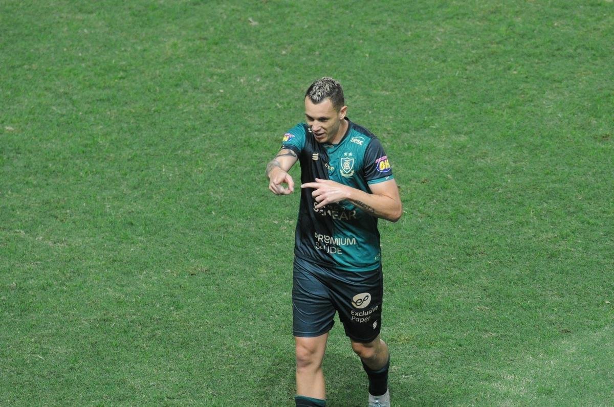 Fotos do jogo entre Amrica e Sampaio Corra, no Independncia, em Belo Horizonte, pela 27 rodada da Srie B do Campeonato Brasileiro