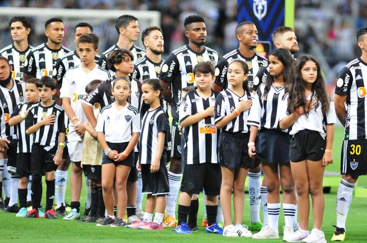 Mascotinhos do Atltico no jogo contra o Juventude, no Mineiro, pelo Campeonato Brasileiro de 2022