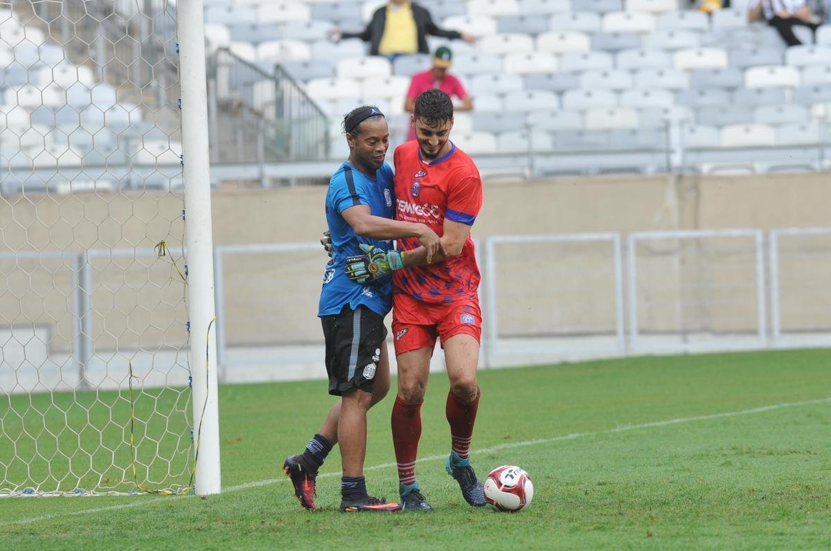 Fotos do 'Game of Dreams', jogo festivo dos Amigos do Ronaldinho contra os Amigos do Penta