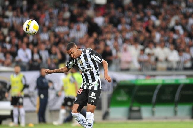 Atltico 2 x 0 Flamengo: Ademir marca de cabea aps grande jogada e assistncia de Hulk